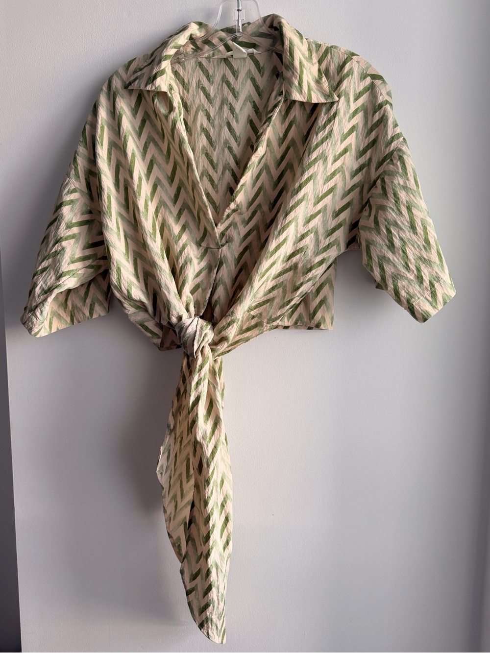 H&M Cropped Tie-Front Shirt in Cream and Green Chevron
